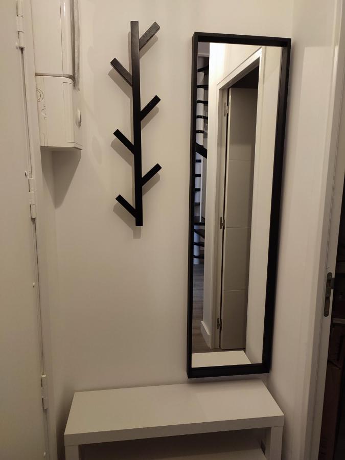 Appartamento La Vie En Blanc Et Noir Maisons-Laffitte Esterno foto